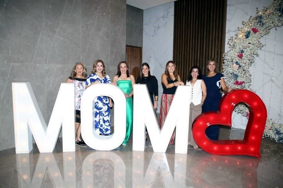 Liz Fernández, Érika Vázquez, Minis Díaz de León, Mónica Martínez, Paty Cabañas, Leticia Damm, Silvia Cano de Infante