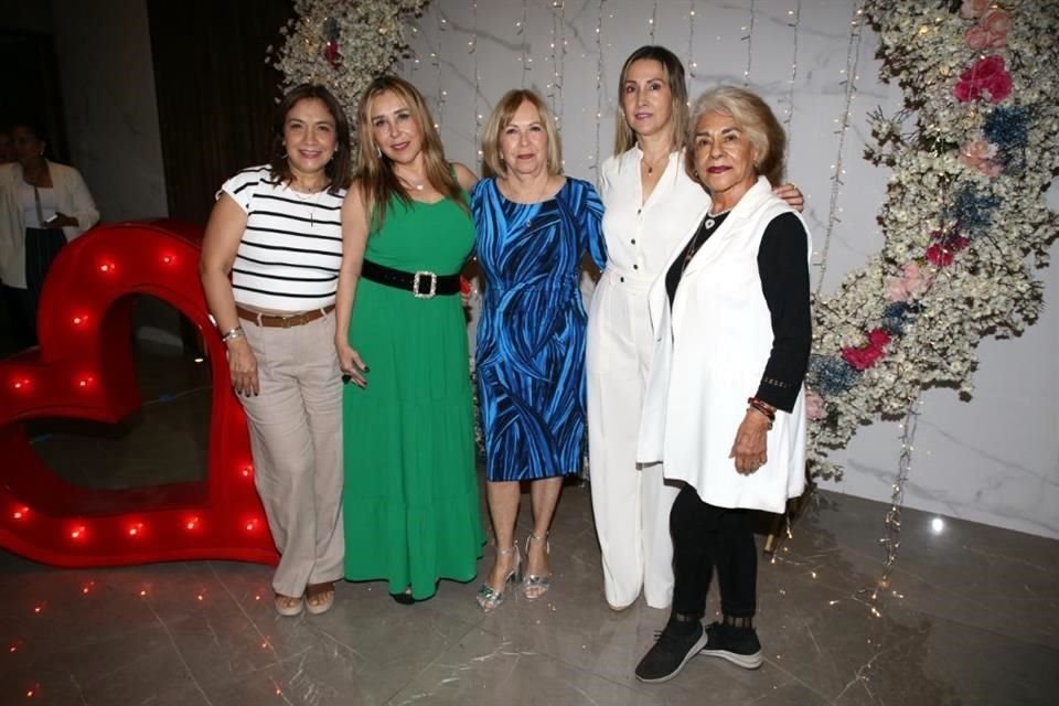 Mayra Rodríguez, Rebeca Gómez, Doris Alanís, Rosy Sauceda y Rosario Tapia