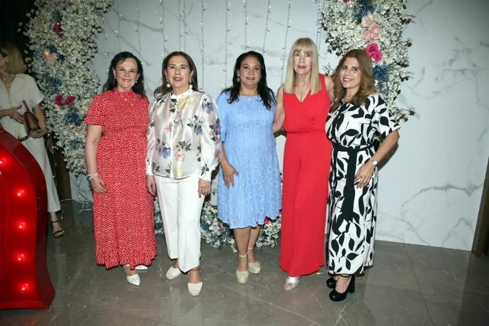 Norma González, Laura Lozano de Martínez, Blanca Rivas, Rosy de Montemayor y Lupita Puente