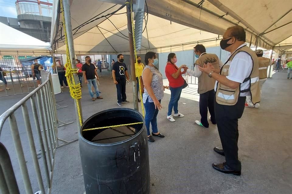 En la Expo Guadalupe el tiempo para completar el proceso de vacunación de la primera dosis de la farmacéutica Pfizer fue entre 10 y 20 minutos.