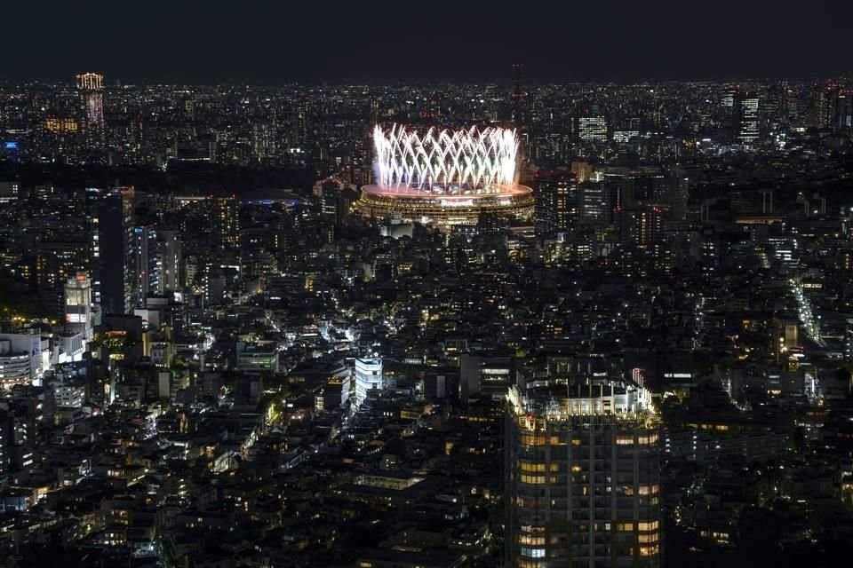 El estadio paralímpico se iluminó con fuegos artificials.