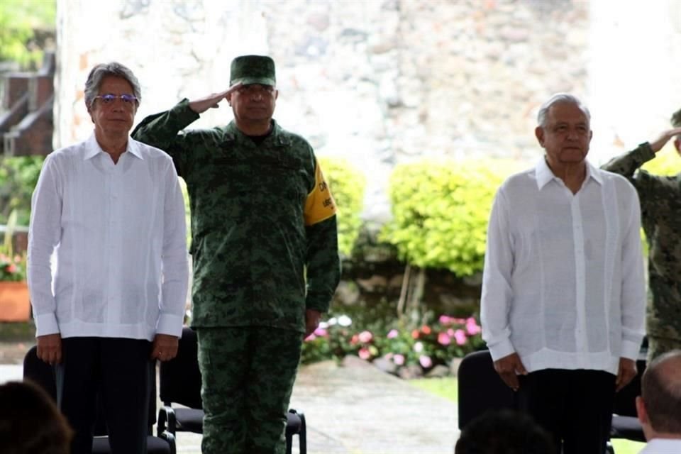 López Obrador con su homólogo de Ecuador, Guillermo Lasso.