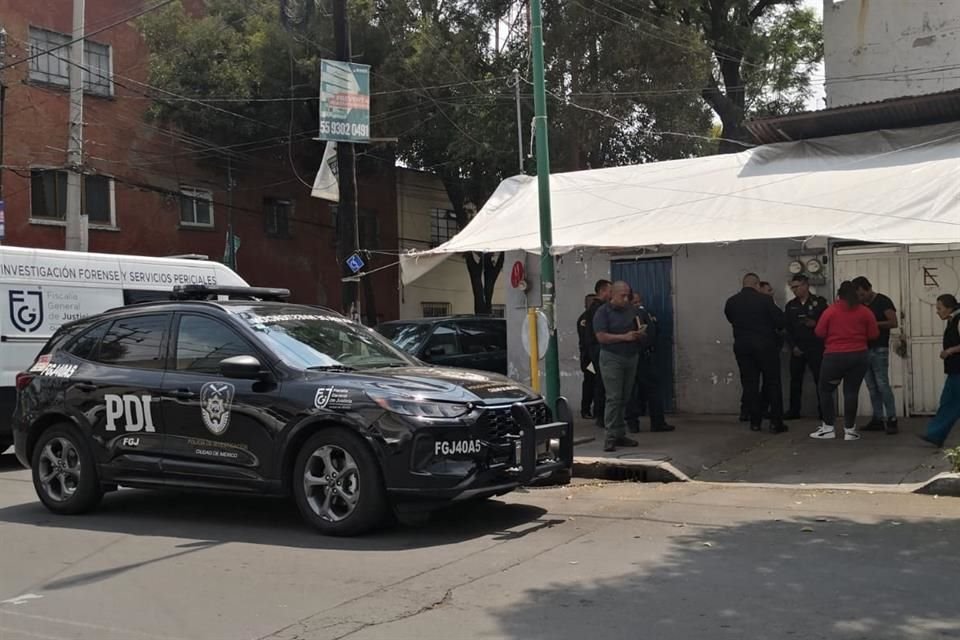 Según reportes preliminares, la víctima, de entre 40 y 45 años, fue atacada con un arma blanca.