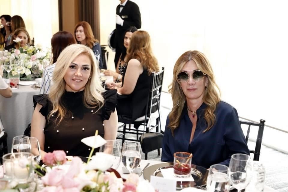 Cristina Mata y Lili Arreola de Herrera
