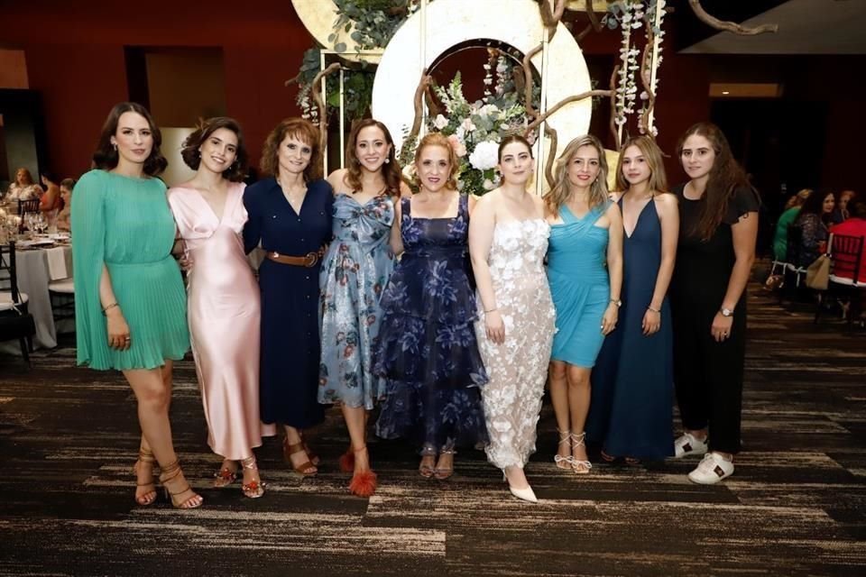 Camila Martínez, Bárbara de Isla, Alicia de Isla, Daniela de Isla, Claudia de Isla, Daniela Gil Saca, Marcela Gómez, Valeria Garza y Andrea Ceballos