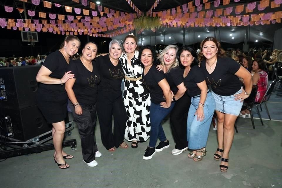 Claudia Pimienta, Faby Roríguez, Zulma Lozano, Gina Ochoa, Karla Ríos, Rocío Treviño, Lety Villalobos y Perla Barbosa