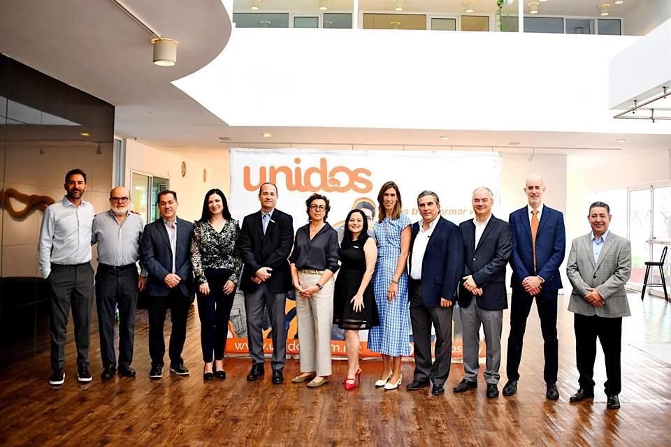 Bernardo Jiménez, Reynelle Cornish, Ernesto Alatorre, Inés Vargas, Pablo Maíz, Luz Lobatón, Ana Cecilia Caballero, Mariana Canales, Jorge Lozano, Óscar Elizondo, Ignacio Ferrara y Alberto Zárate