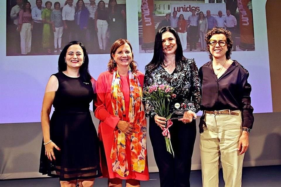 Ana Cecilia Caballero, Estela Villarreal, Inés Vargas y Luz Lobatón