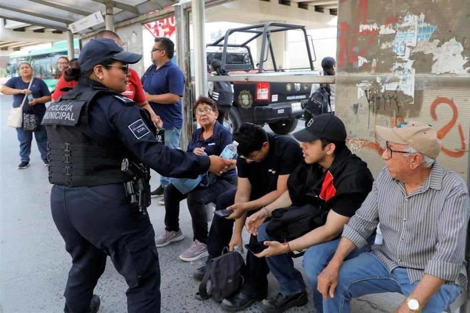 Escobedo informó haber instalado puntos de hidratación en diferentes sectores del municipio.