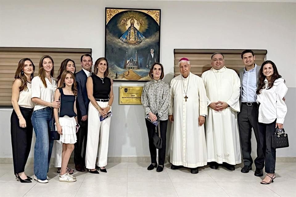 Regina Páez, María Páez, Lucía Páez, Paulina Páez, Pablo Páez, Maca de Páez, Magdalena Margáin de Ramírez, Monseñor Rogelio Cabrera, Padre José Eugenio Ramos, David Noel Ramírez y Michelle de Ramírez