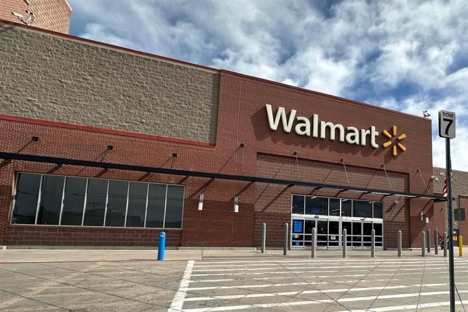Las ventas aumentaron un 4.5 por ciento en las tiendas Walmart de Estados Unidos abiertas hace al menos un año durante el trimestre finalizado el 30 de abril, mientras que las ganancias ajustadas fueron de 61 centavos por acción.