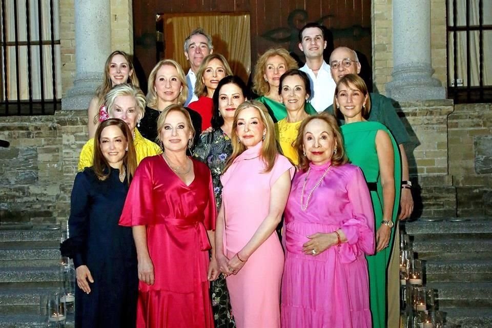 Integrantes del patronato de la Escuela Superior<br>de Música y Danza de Monterrey