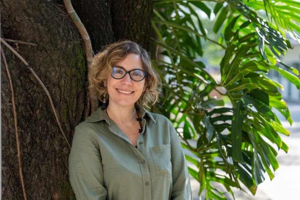 'Es un momento en que quizá tenemos que poner en la mesa temas incómodos, pero necesarios', dijo la directora Alana Simões al presentar el filme.
