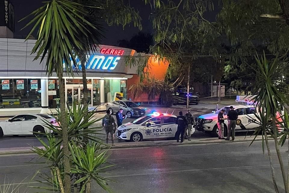 La ejecución fue reportada alrededor de las 19:40 horas, afuera de la Carnicería Ramos, en la Colonia Las Puentes tercer sector.