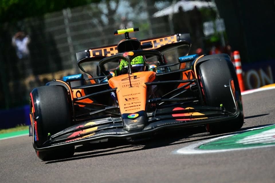 Lando Norris en acción durante la segunda práctica en Imola.