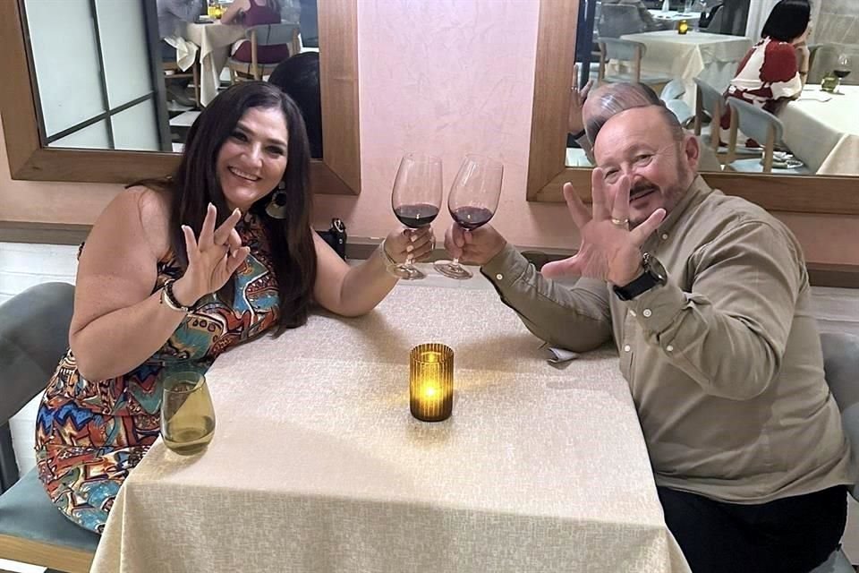 Sonia Flores de Dávila y Rogelio Dávila