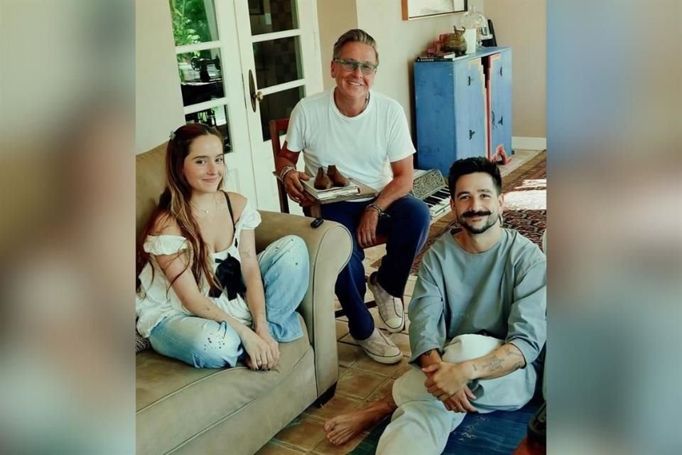Los tres cantantes se conectarán en directo con sus fans a través de las redes sociales en punto de las 15:45 horas.