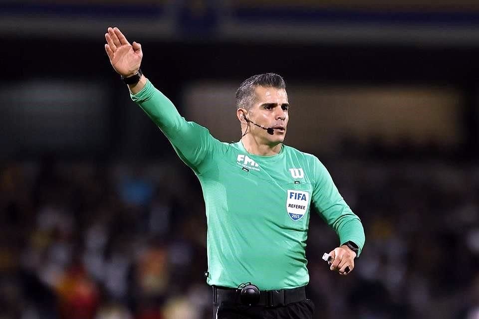 Fernando Hernández pitó el sábado pasado el partido de vuelta de Cuartos de Final entre Toluca y Rayados.
