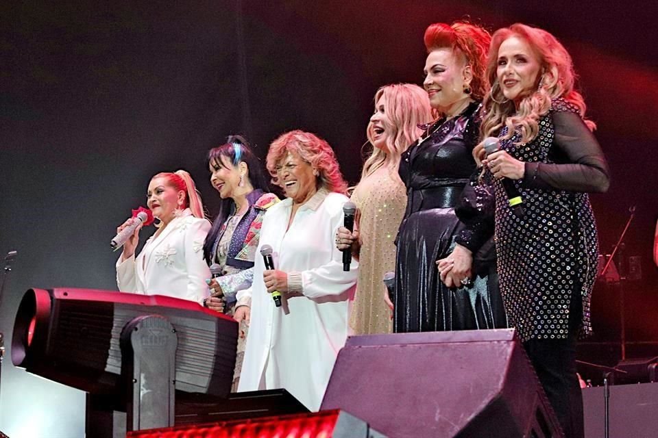 Las cantantes presentaron su nuevo espectáculo anoche en la Arena Monterrey.