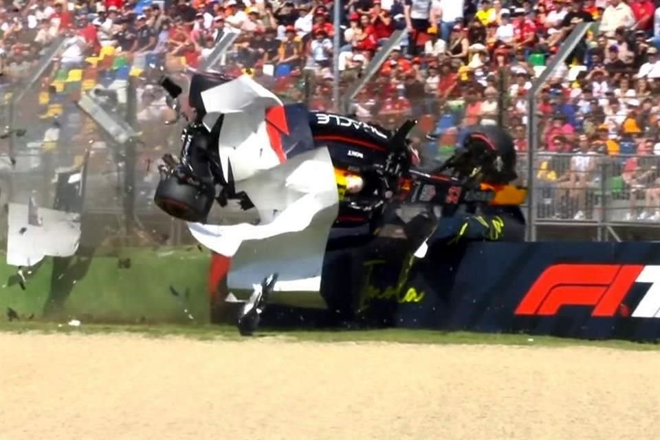 Yuki Tsunoda, piloto de Red Bull, perdió el control de su auto en la sesión de calificación para el GP de Emilia-Romaña y sufrió un duro impacto.