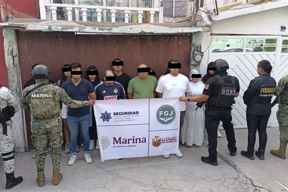 Los detenidos, seis hombres y seis mujeres, fueron trasladados al Centro de Justicia de San Agustín, donde se determinará su situación jurídica.