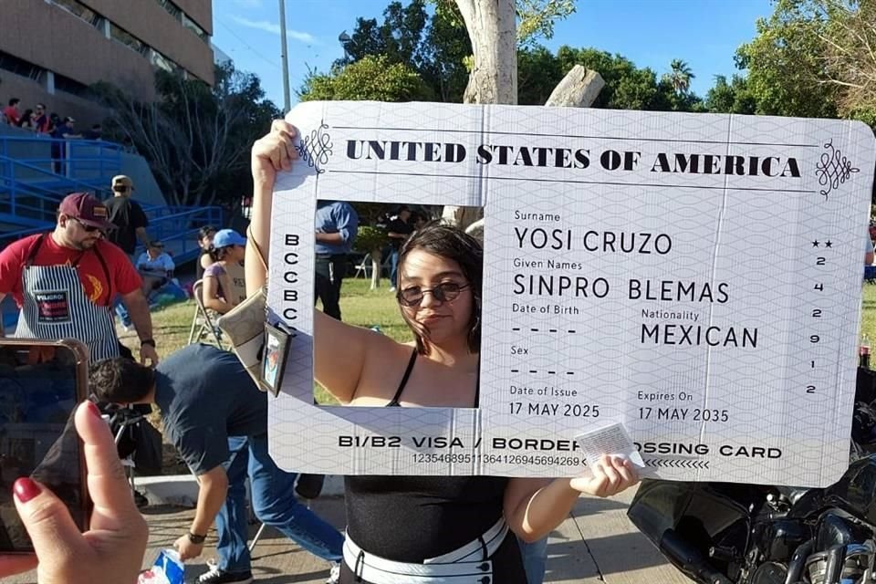 Los ciudadanos exigen una explicación por el retiro de la visa de la Mandataria.