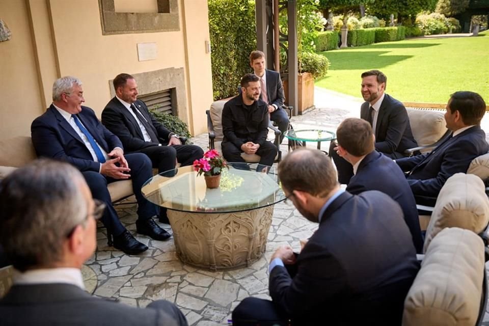El Presidente Volodymyr Zelensky se reunió con el Vicepresidente estadounidense JD Vance en Roma.