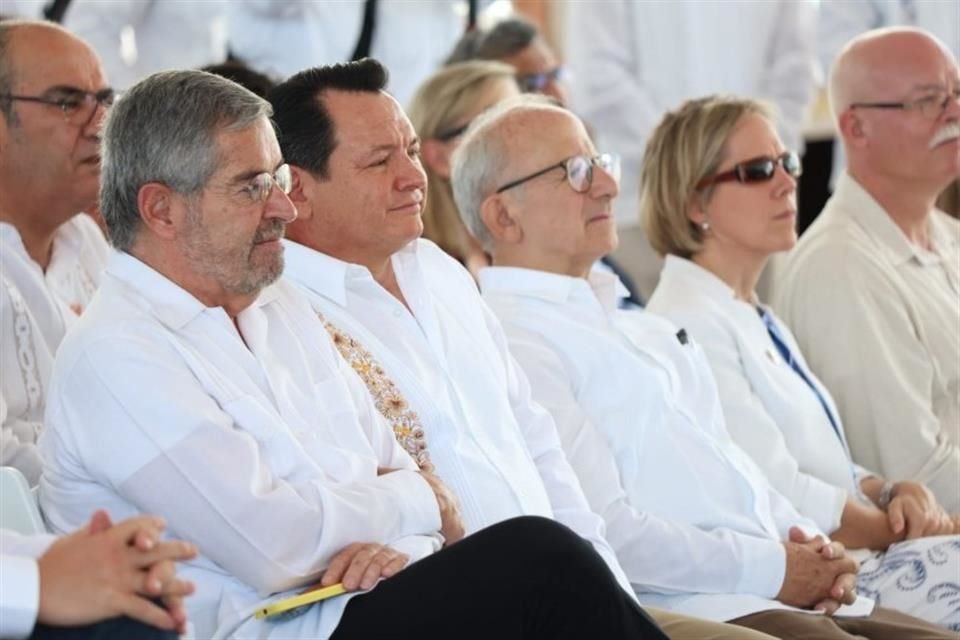 El Canciller Juan Ramón de la Fuente llevó a un grupo de Embajadores a Yucatán para darles a conocer el proyecto de ampliación de Puerto Progreso.