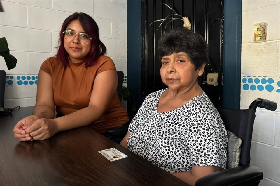 En el comedor de su vivienda, a Nohemí le tomó 12 minutos marcar a los candidatos judiciales de su preferencia.