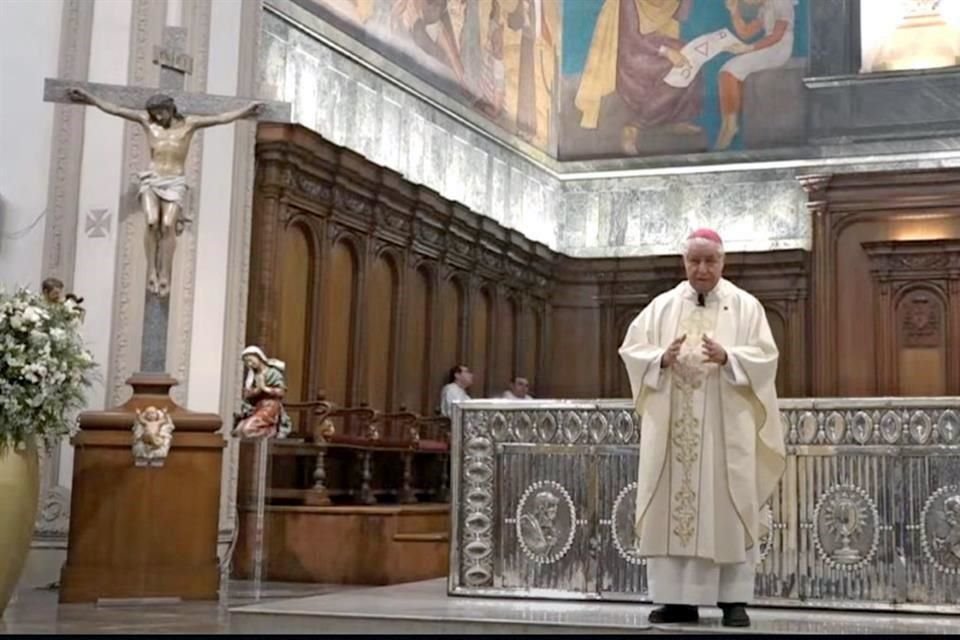 El Arzobispo señaló ayer que la humanidad a veces parece caminar en sentido contrario.