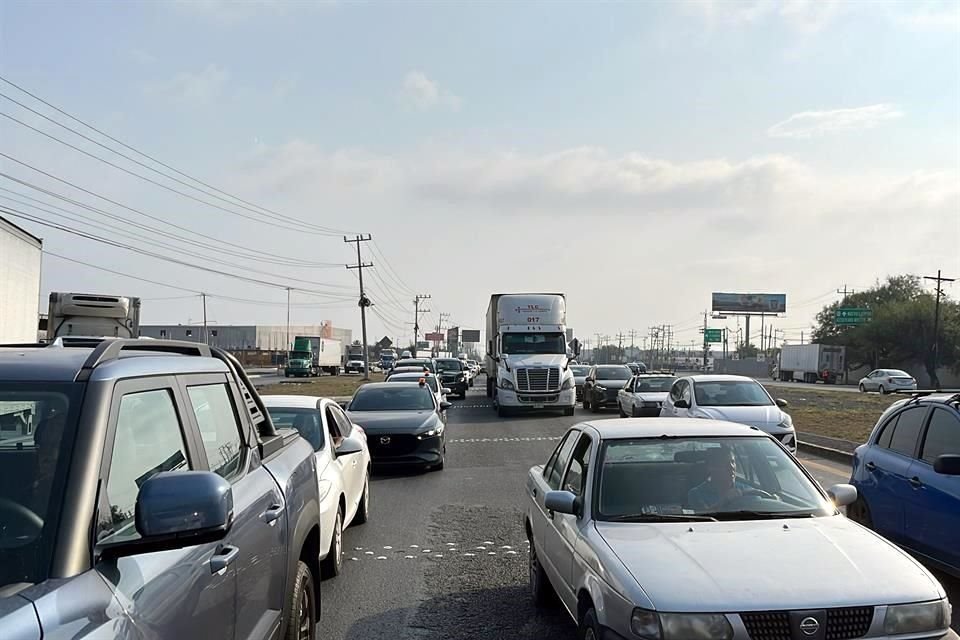 El embotellamiento vial comenzó a generarse desde las 8:05 horas.