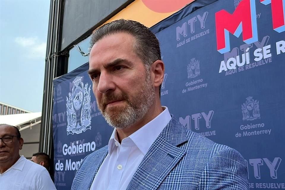 El Alcalde Adrián de la Garza.