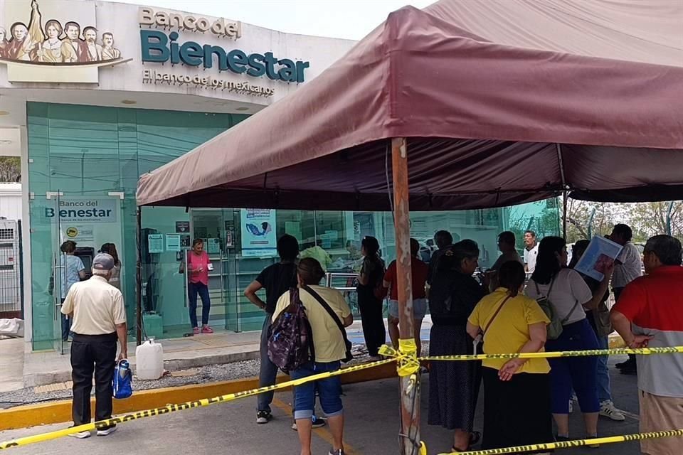 La víctima acababa de cobrar en el Banco del Bienestar que está atrás del Palacio Federal.