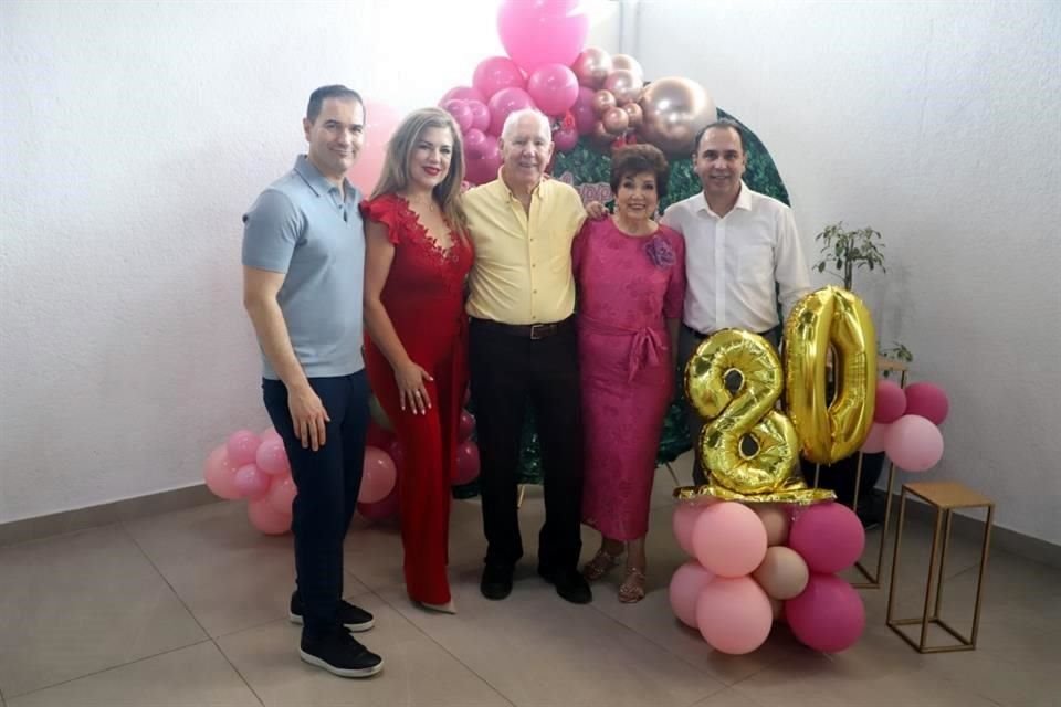 Aldo Cavazos, Gaby Cavazos, Alfonso Cavazos, Socorro Elizondo de Cavazos y Alfonso Cavazos