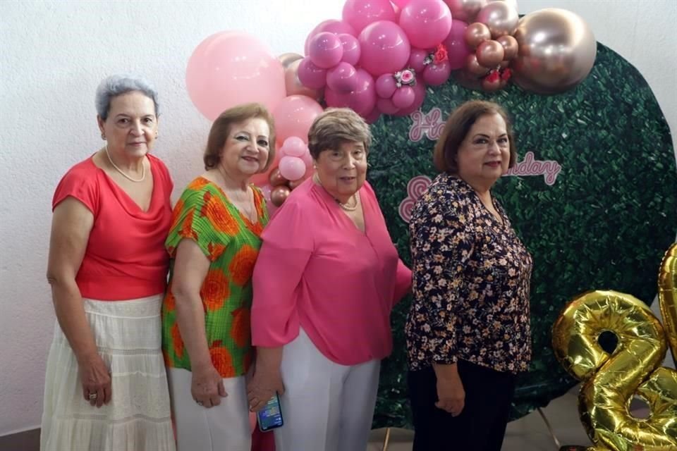 Marina Martínez, Fina Flores, Chela Cienfuegos y Elia Espinosa