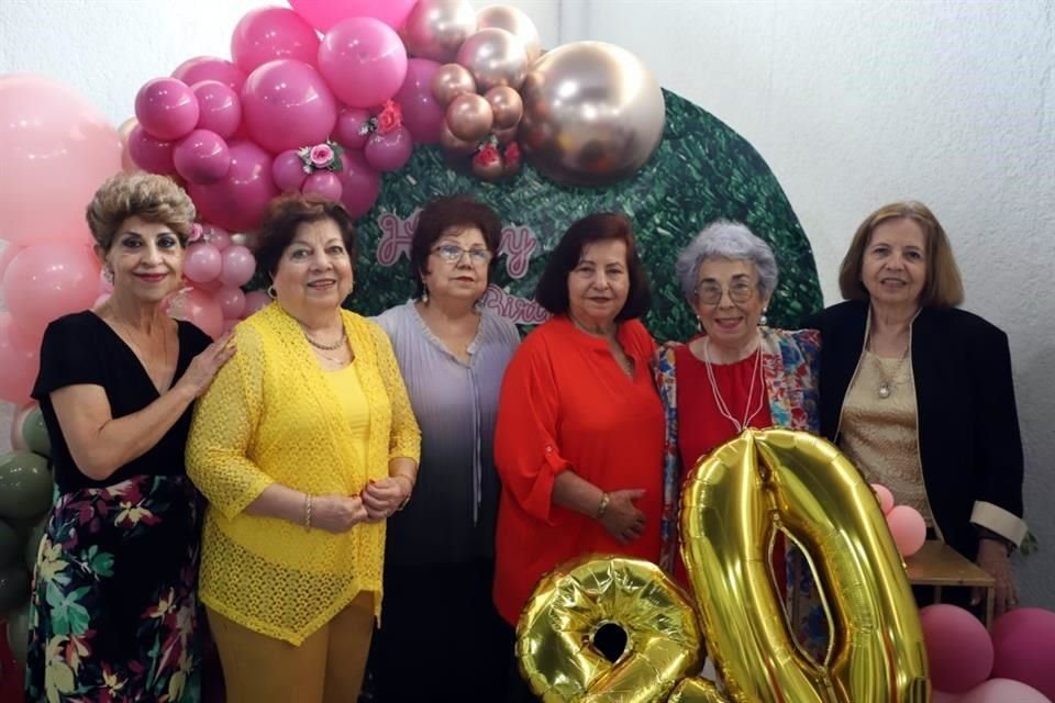 Rosy Elizondo, Elvia Elizondo, Hortensia Elizondo, Guadalupe Elizondo, Clementina Garza y Mary Elizondo