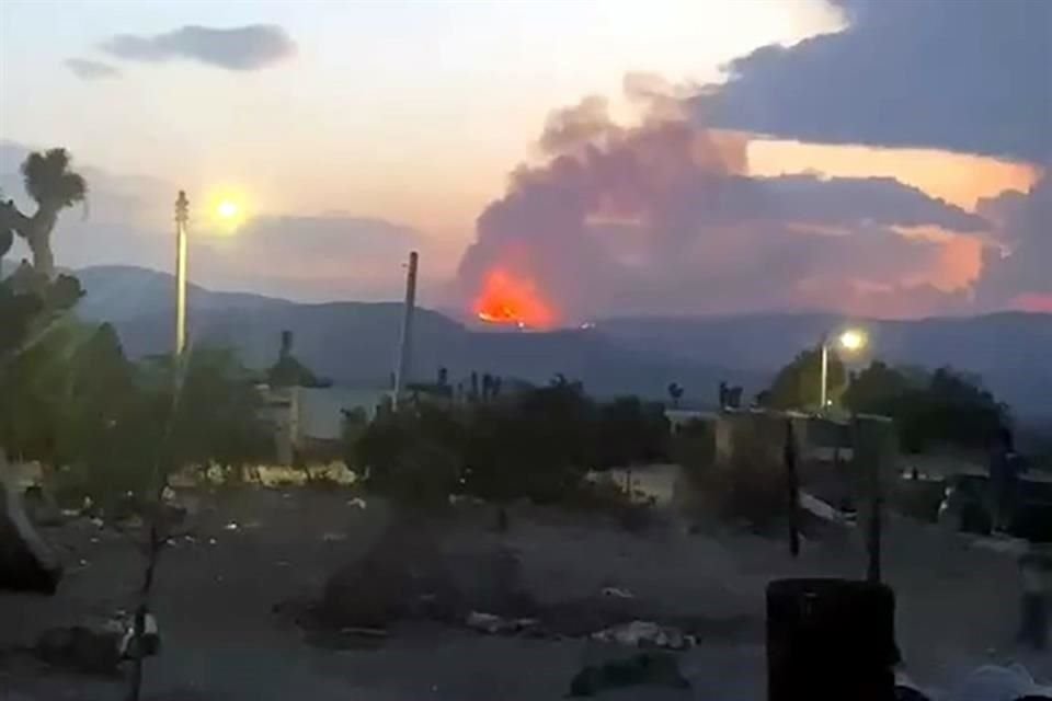 El fuego fue reportado alrededor de las 19:00 horas de ayer en una zona de la Sierra de Galeana, en la comunidad La Esperanza.