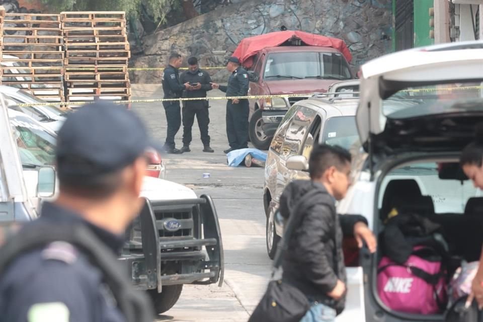 Según reportes preliminares, dos sujetos en motocicleta lo persiguieron, le dispararon al menos cinco veces y luego huyeron.