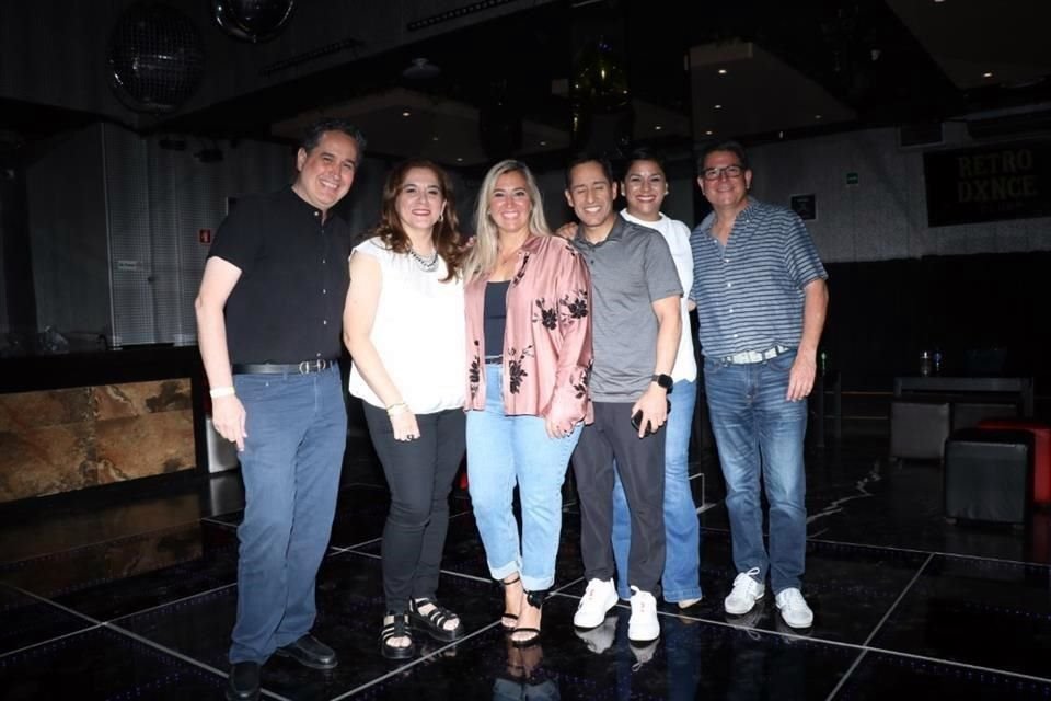 Alberto López, Adriana Flores, Luis Martínez, Violeta Lozano, Karla Moreno y Gabriel de la Garza