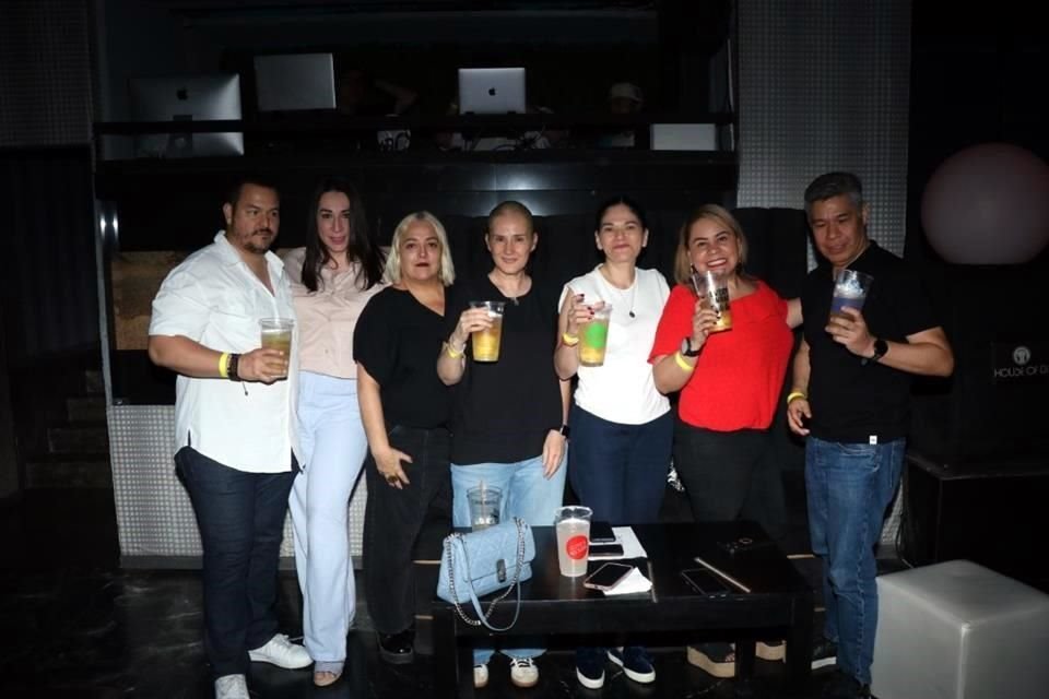 Eduardo Guerra, Sara Heredia,  Julie Márquez, Abril Guzmán, Daisy Guzmán, Gabriela Briseño y Héctor Guevara