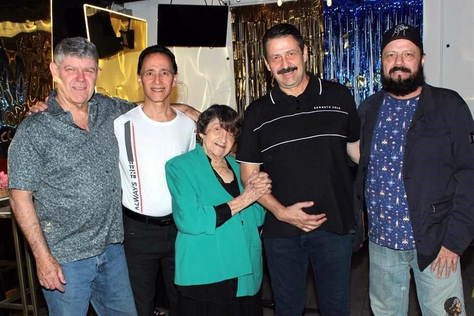 Gerardo Hinojosa, Eloy Hinojosa, Antonia Garza, Javier Hinojosa y Nicho Hinojosa