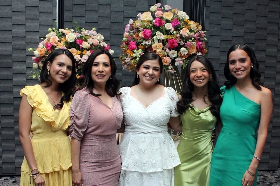 Marcela Monjaras, Marisol García, Fabiola López, Marifer Monjaras y Mariana Monjaras