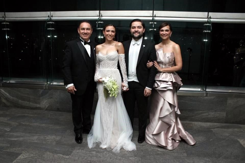 Papás de la novia: Omar De la Cruz Lozano, Alejandra De la Cruz Salinas, Daniel González Jáuregui y Éricka Alejandra Salinas Sánchez