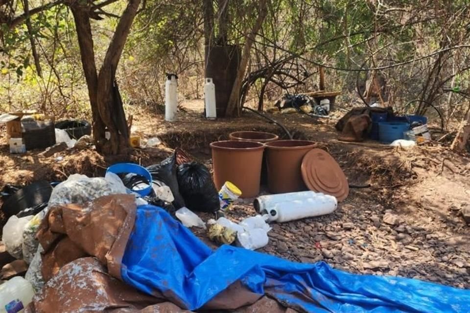 El narcolaboratorio fue asegurado en La Huacana, Michoacán, por elementos estatales y fuerzas de segurida federales.