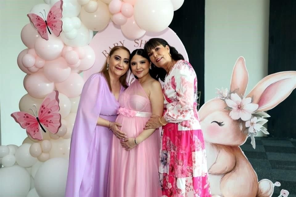 Marcela Ramírez de Gil, Andy Gil de Rojas y Carmen Canales de Rojas