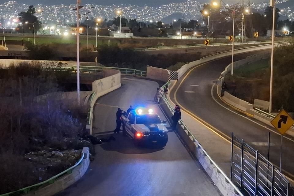 Al menos un cadáver embolsado fue abandonado en la incorporación de Canal Nacional a Periférico.