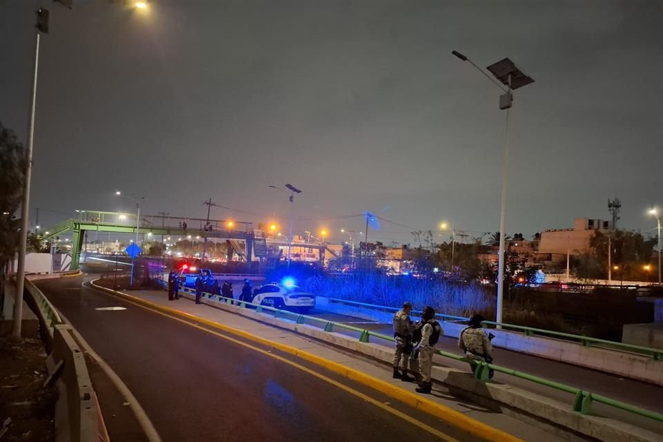 Aunque la versión oficial apunta a que se trata de un cuerpo, vecinos aseguran que son dos, uno de ellos destazado. 
