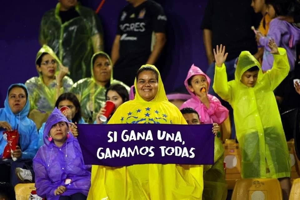En las gradas estaba el apoyo incondicional para las Amazonas.