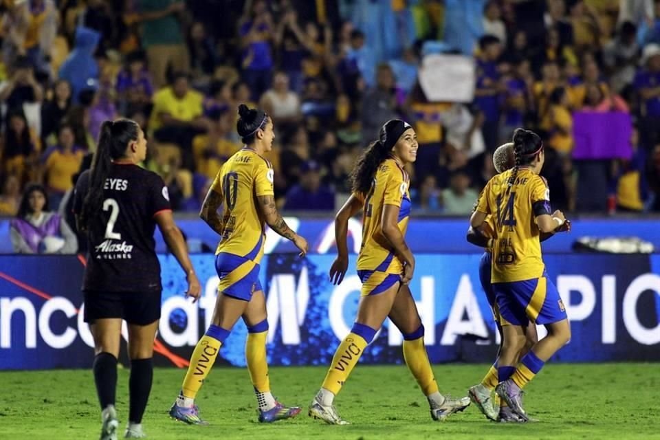 Las Amazonas no bajaron el ritmo del partido.
