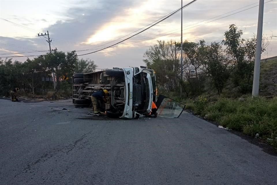 El accidente ocurrió a las 05:28 horas en la Carretera Monterrey-Monclova y el Anillo Periférico.